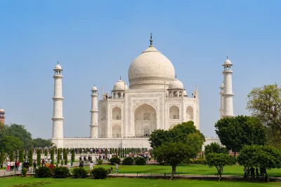 Majestic Taj Mahal in Agra Under Clear Daylight Sky | AI Images
